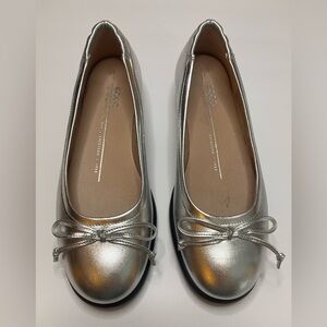 Ecco Leather Ballet Flat With Bow  Size 36 US Size 5-5.5 Silver